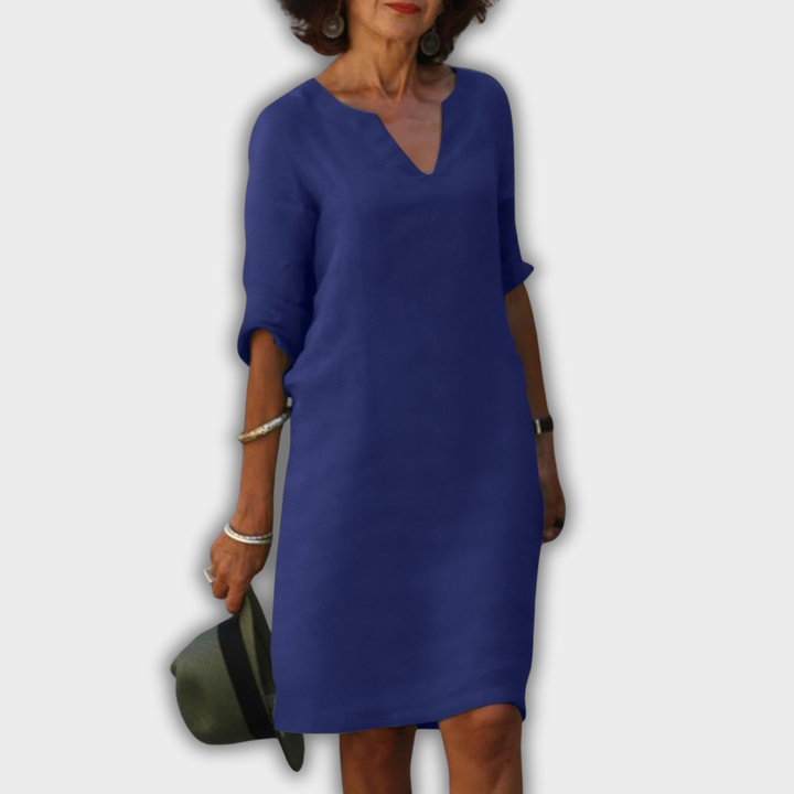 Lyns - dress with V-neck