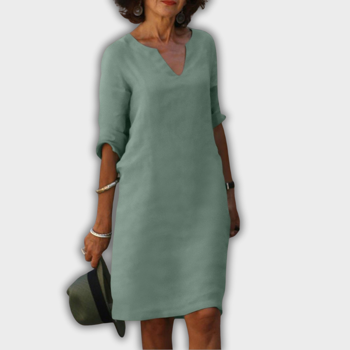 Lyns - dress with V-neck