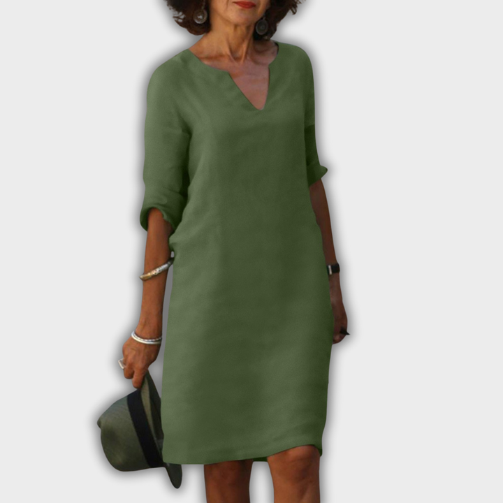 Lyns - dress with V-neck