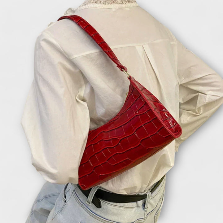 Léora. Shiny Leather Bag