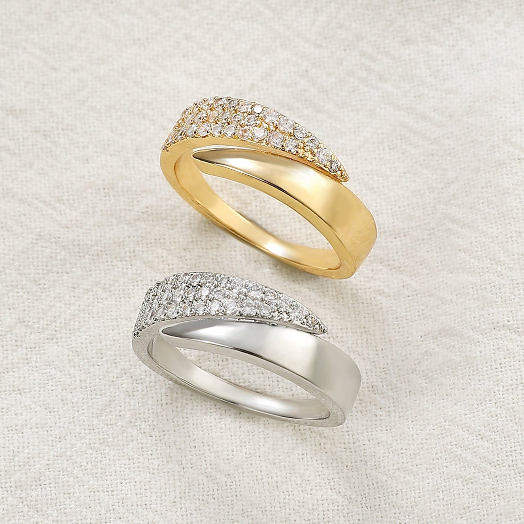 Luna – Symbolic Unity Ring